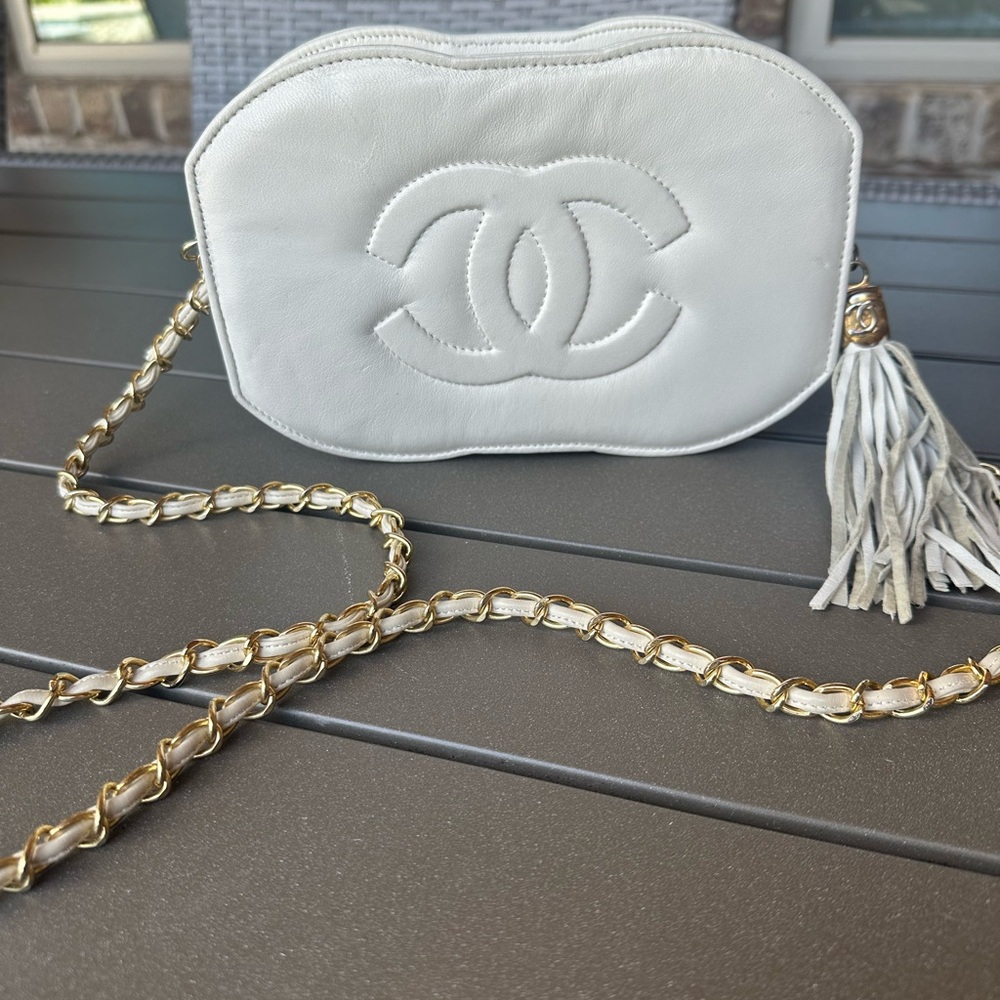 Vintage Chanel Cream Lambskin Leather Camera Crossbody/ Shoulder Bag